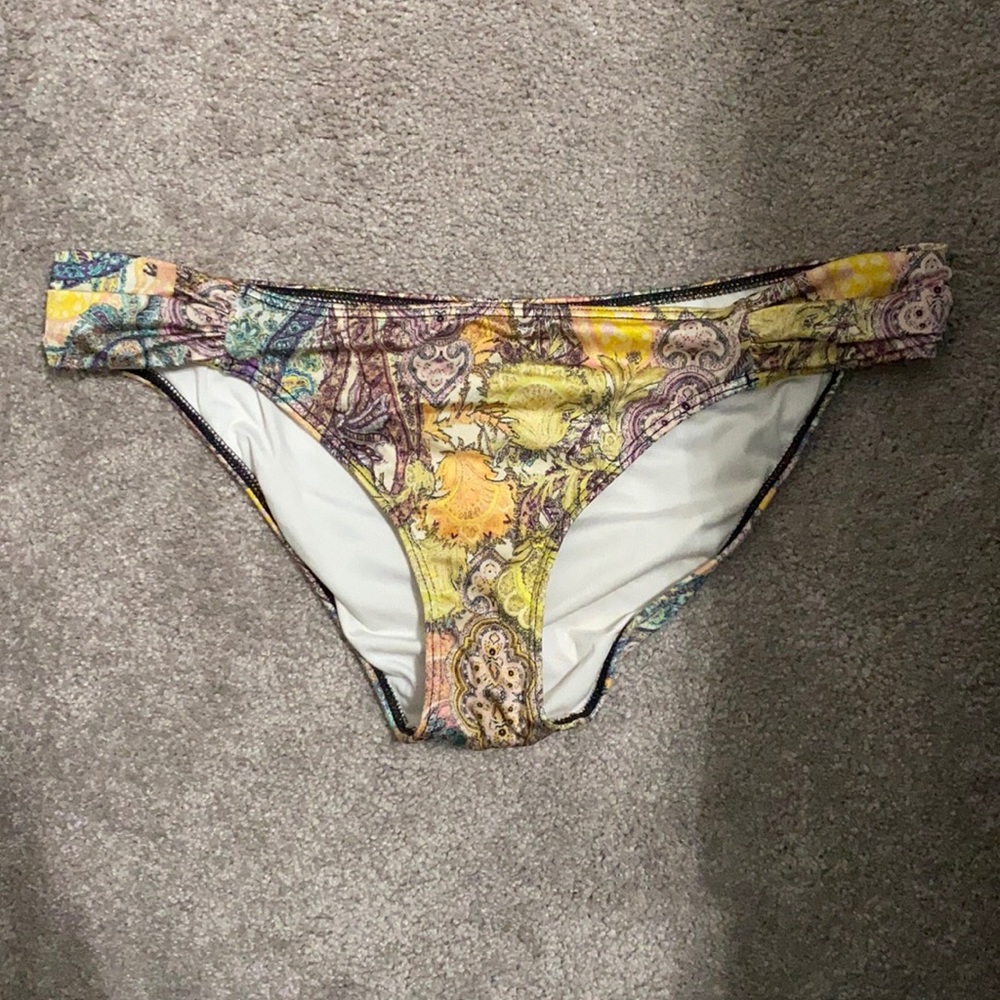 Multicolored swim suit bottoms